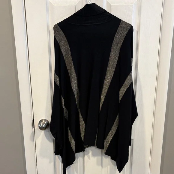 NWT Alfani Black and Silver Women's Poncho Top Size Large - Picture 3 of 4